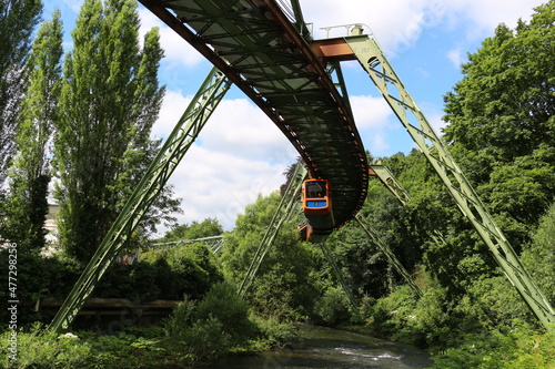 Wuppertaler Schwebebahn - Technik und Natur im Einklang