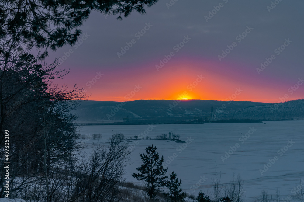 A frosty early December morning on the Zhigulyovo Sea, with the Zhigulyovo Mountains in the background! A frosty early December morning on the Zhigulyovo Sea, with the Zhigulyovo Mountains in the background!