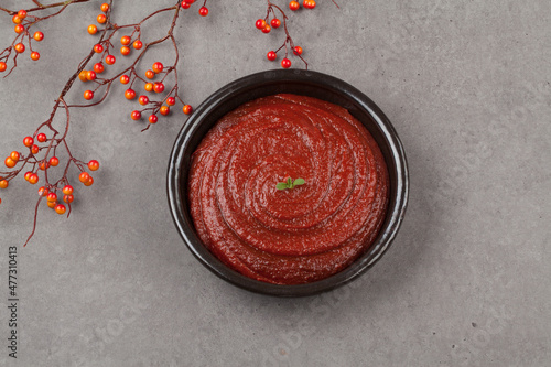 Red pepper paste, red pepper paste, seasoning, sauce, liquid red, Asian food, Asian culture, food, meal, food, food, ingredients, ingredients, food ingredients, close-up, sour, sweet, spicy, cooking,