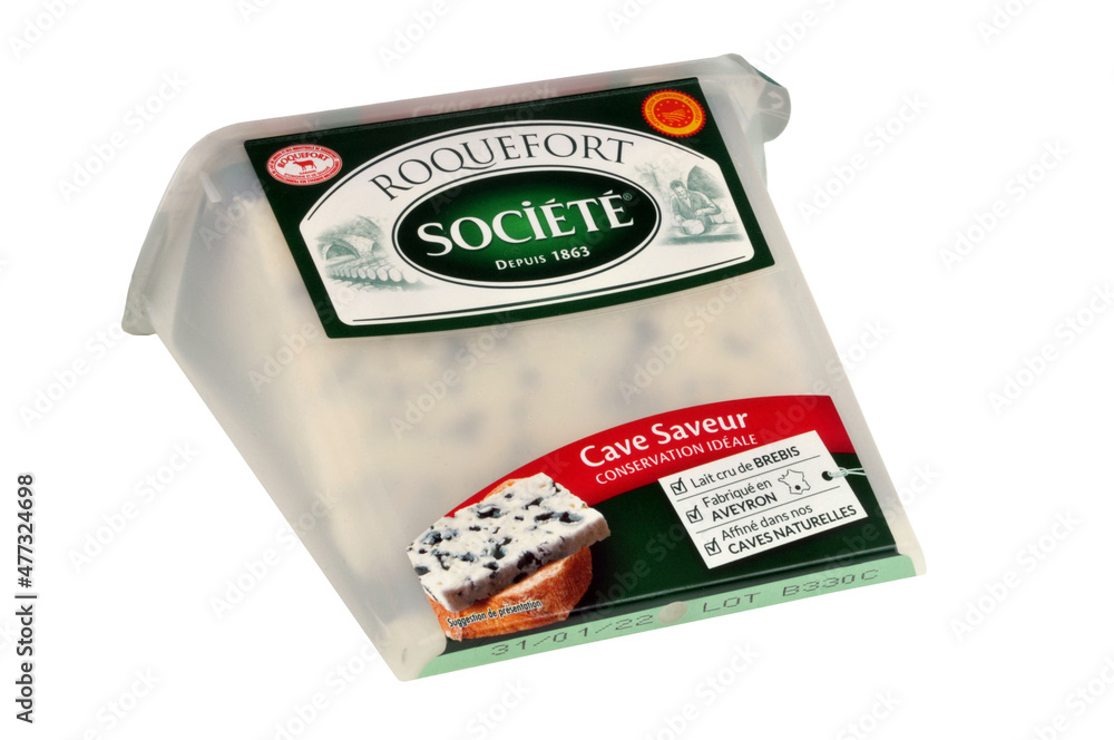 Roquefort Société dans son emballage en gros plan sur fond blanc Photos |  Adobe Stock