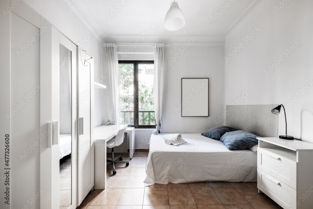 Room with large bed, study table and built-in wardrobe in rental room Room with large bed, study table and built-in wardrobe in rental room