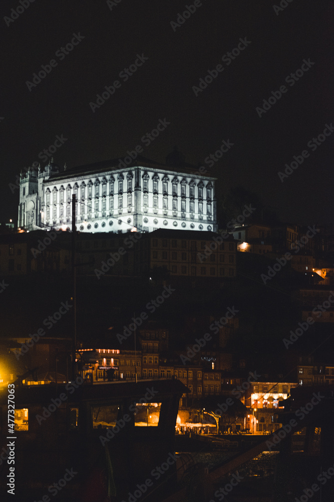 Fototapeta premium Downtown Porto and Vila Nova de Gaia in Portugal
