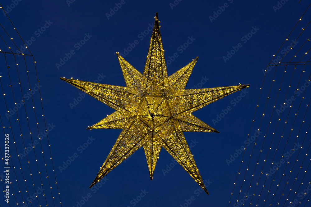 Weihnachtsstern beleuchtet Weihnachtsstern beleuchtet