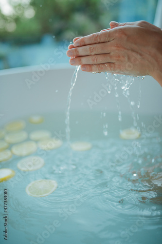 Taking bath with slices of the lemon