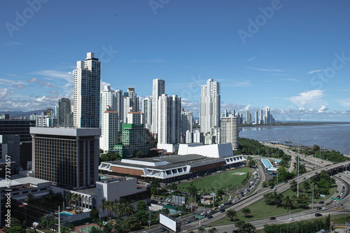 Cuidad de panamá, con vista a Corredor Sur y Costa del Este, dia soleado