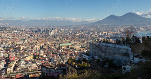 Panoramic view of the city of Naples from Vomero. The city extends up to the directional center, where the skyscrapers are. In the background the Vesuvius volcano.