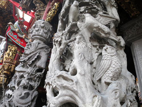 The Birds Pillar of Changfu Temple (Zushi Temple, 三峽祖師廟) in Sanshia District, New Taipei City, TAIWAN photo