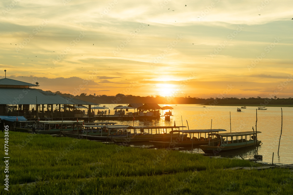 Obraz premium Atardecer en Puerto de Pucallpa 