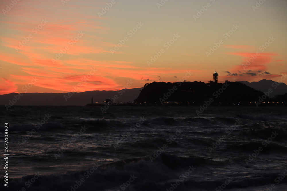 七里ヶ浜から見る江ノ島の夕景 七里ヶ浜から見る江ノ島の夕景
