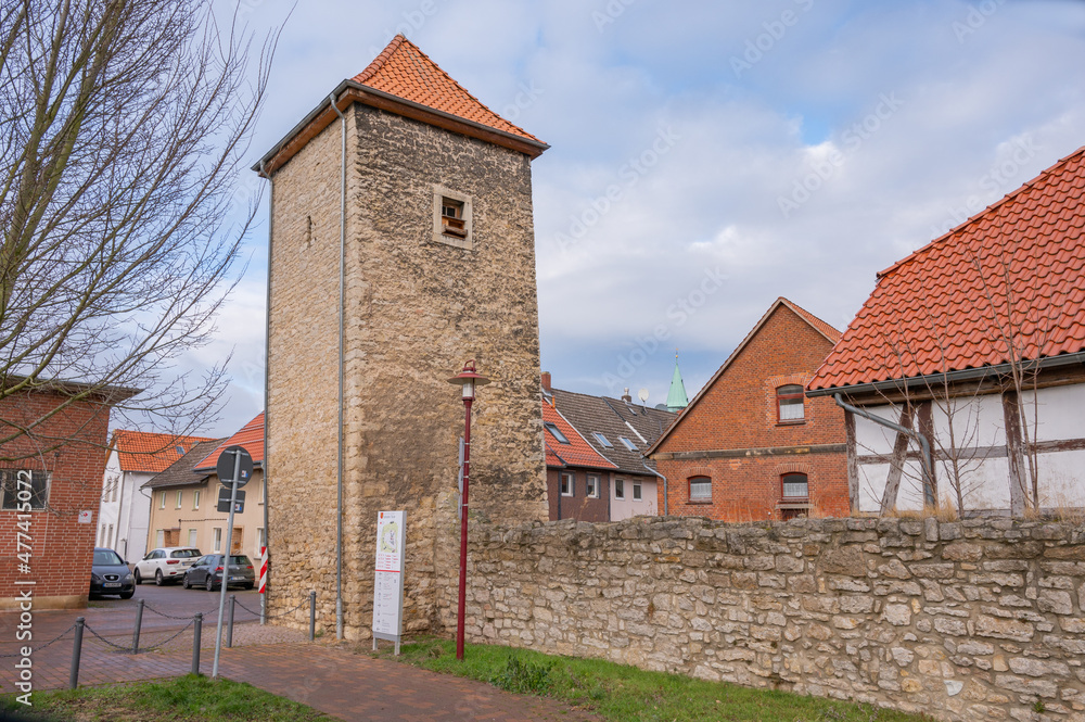 Gronau wurde von einer Stadtmauer umgeben, deren Reste noch am Nordwall zu erkennen sind. Am Ende der Burgstraße steht der schiefe Turm von Gronau.