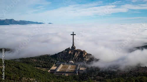 Valles de Los Caidos timelapse and sea of clouds