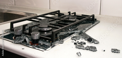 The glass-ceramic hob from the stove in the kitchen cracked from the explosion to shards