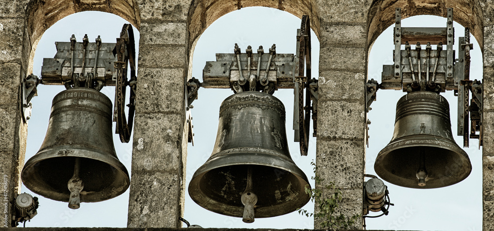 les trois cloches de l'église - obrazy, fototapety, plakaty 