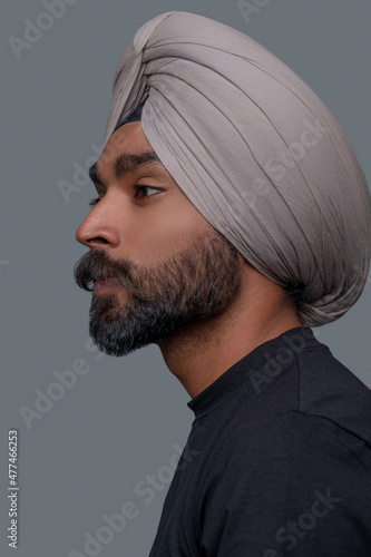Canvas Print Thoughtful handsome Indian man in the turban looking away