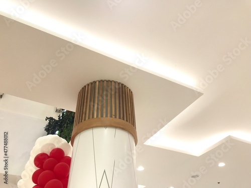 Valokuva Gypsum false ceiling interiors for an shopping mall