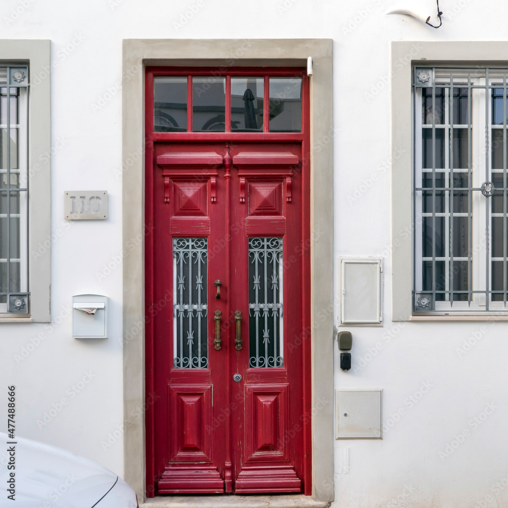 Fototapeta premium Typical architecture of Algarve doors