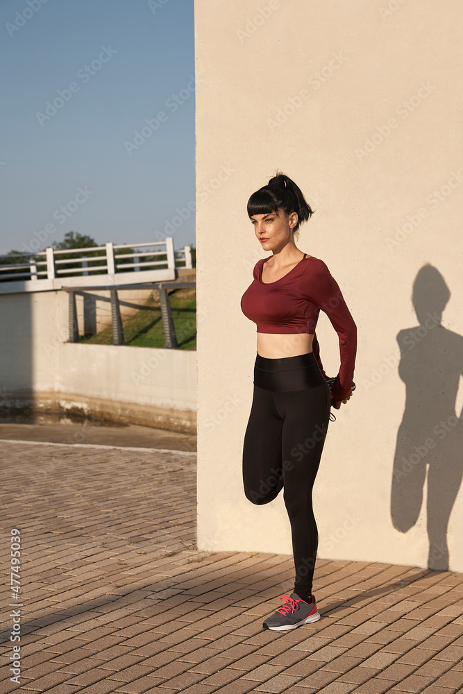 Obraz premium woman in the park stretching.