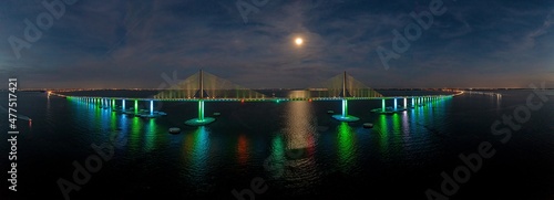 Slika na platnu Drone panorama of Sunshine Skyway Bridge over Tampa Bay
