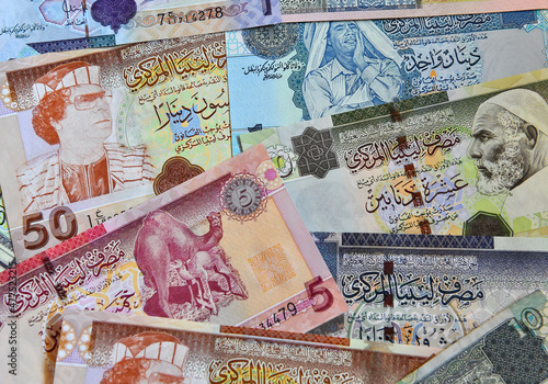 Konstfotografi dinero de Libia de la epoca de Gadafi