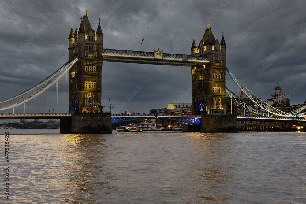 Obraz premium Tower Bridge at Night