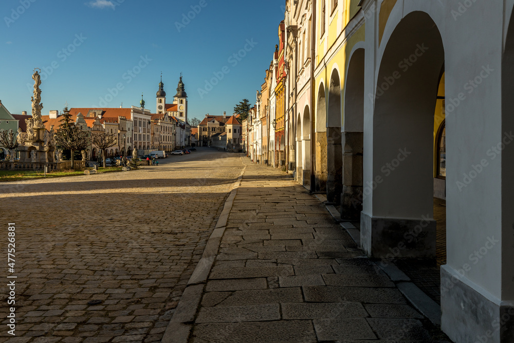 Fototapeta premium View of the city of Telc in the winter sunset. The picturesque castle and the historic center with the decorative facades of the houses belong to the UNESCO World Heritage Site, Czech Republic.