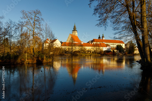 Castle Park and Telc Castle. View of the city of Telc in the winter sunset. The picturesque castle and the historic center with the decorative facades of the houses belong to the UNESCO World Heritage © Pavel Rezac