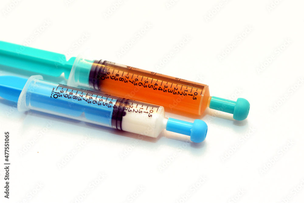 Selective focus of plastic oral syringes to administer medications, drugs, and liquids for