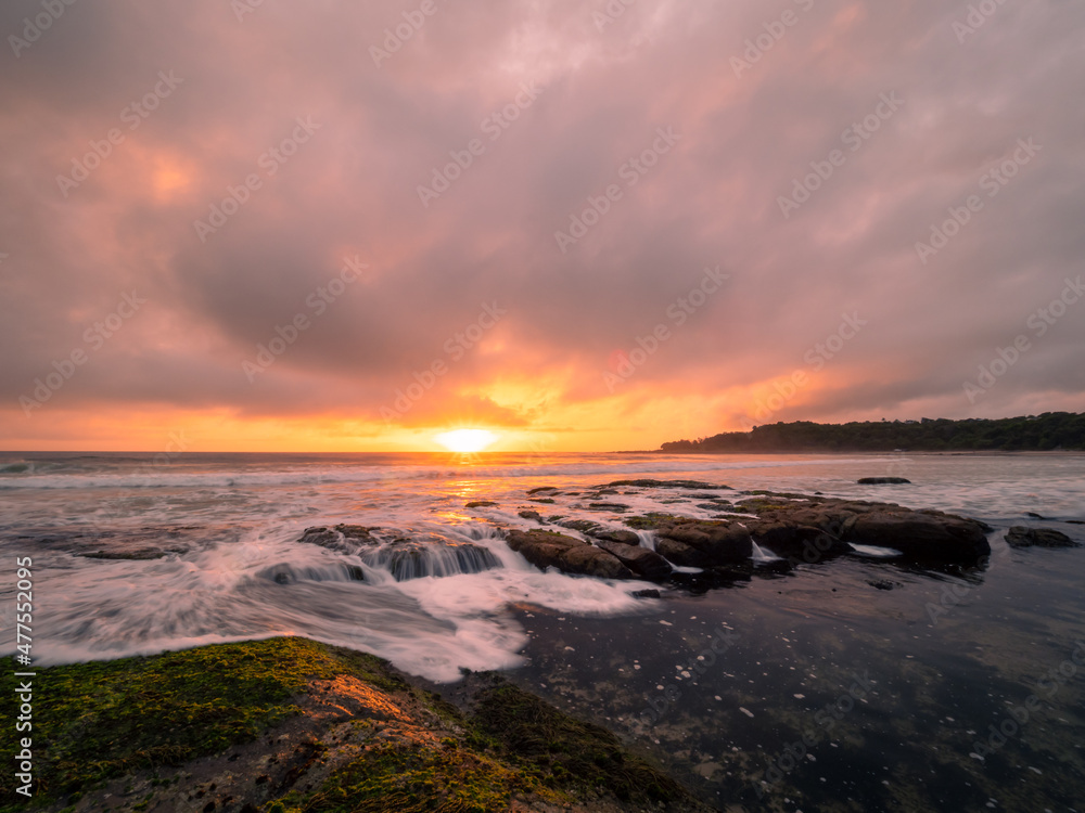 Obraz premium Spooky Beach Sunrise