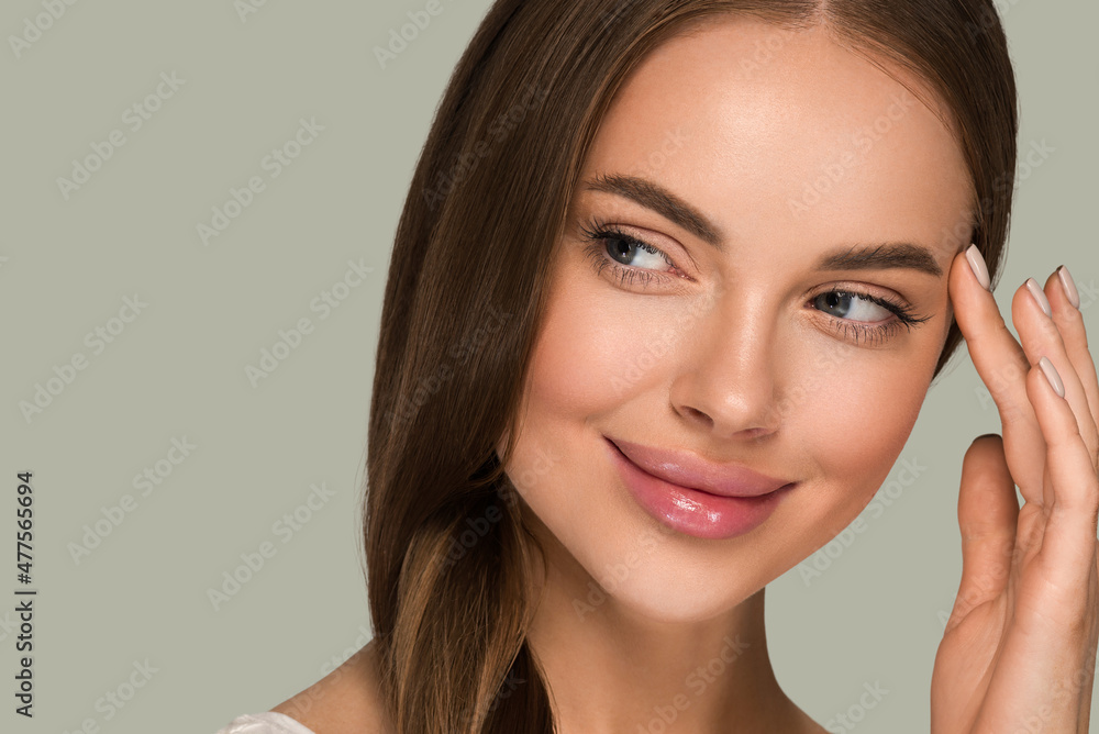 Naklejka premium Beautiful woman with long smooth healthy hair tail beauty casual style. Color background green
