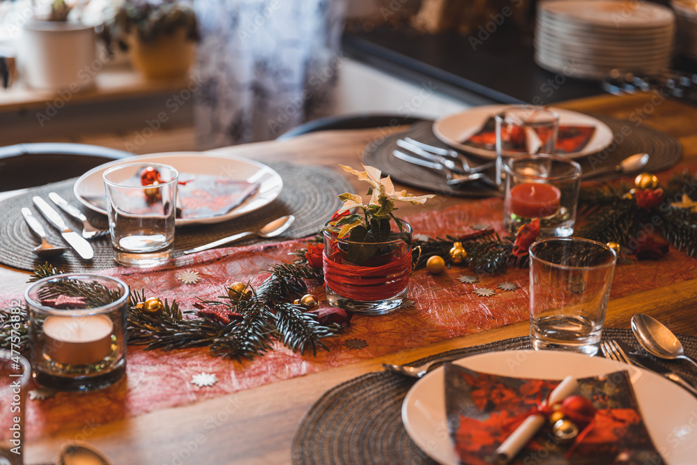 Naklejka premium Gedeckter Tisch an Weihnachten - Deko