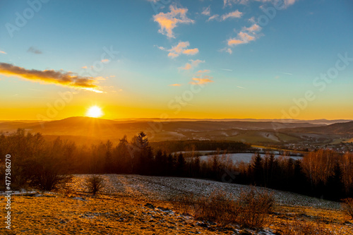 Sonnenuntergangswanderung entlang des Rennsteigs in der N  he von Steinbach-Hallenberg - Deutschland