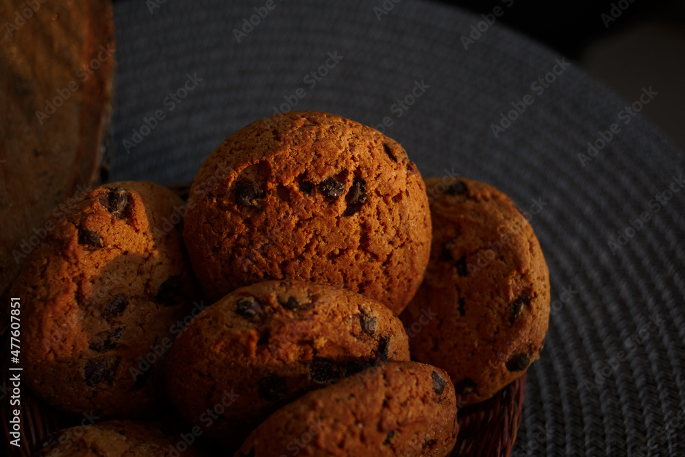 Fototapeta premium Oatmeal cookies with chocolate chips lie in a basket
