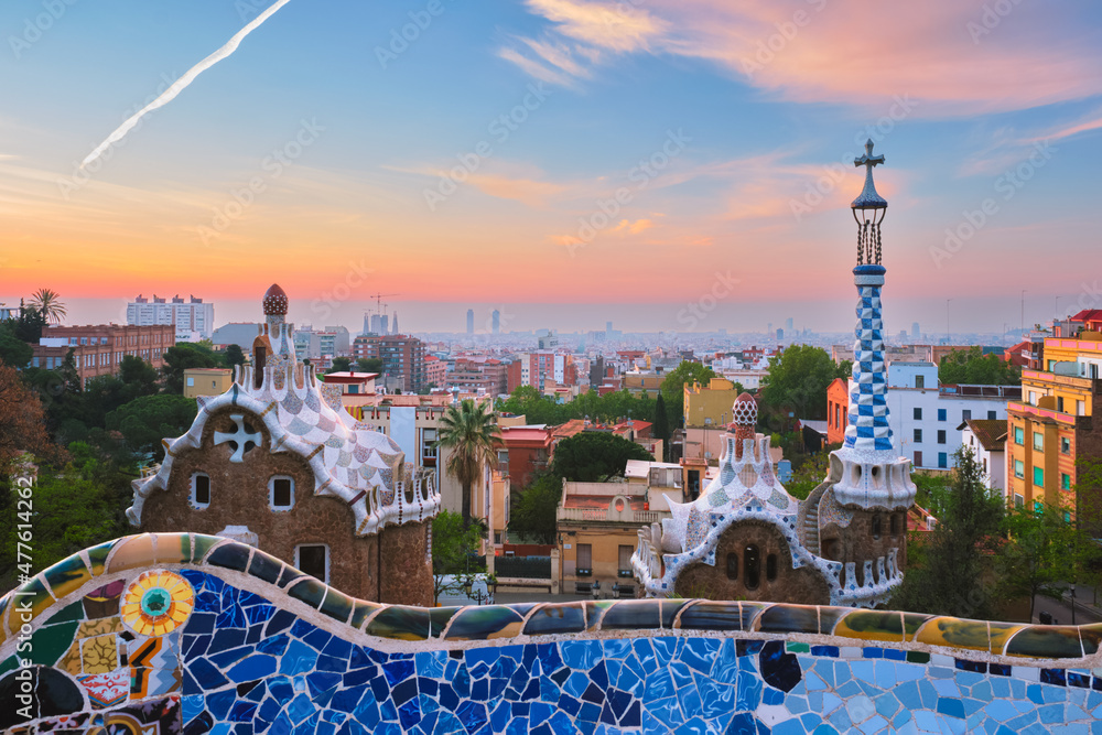 Obraz premium Barcelona city view from Guell Park. Sunrise view of colorful mosaic building in Park Guell