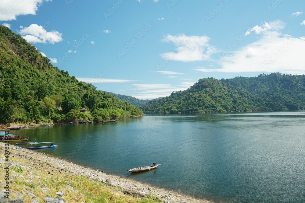 pictures of dams in Thailand It consists of water bodies and mountains. pictures of dams in Thailand It consists of water bodies and mountains.