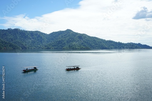 pictures of dams in Thailand It consists of water bodies and mountains. © Kampanat
