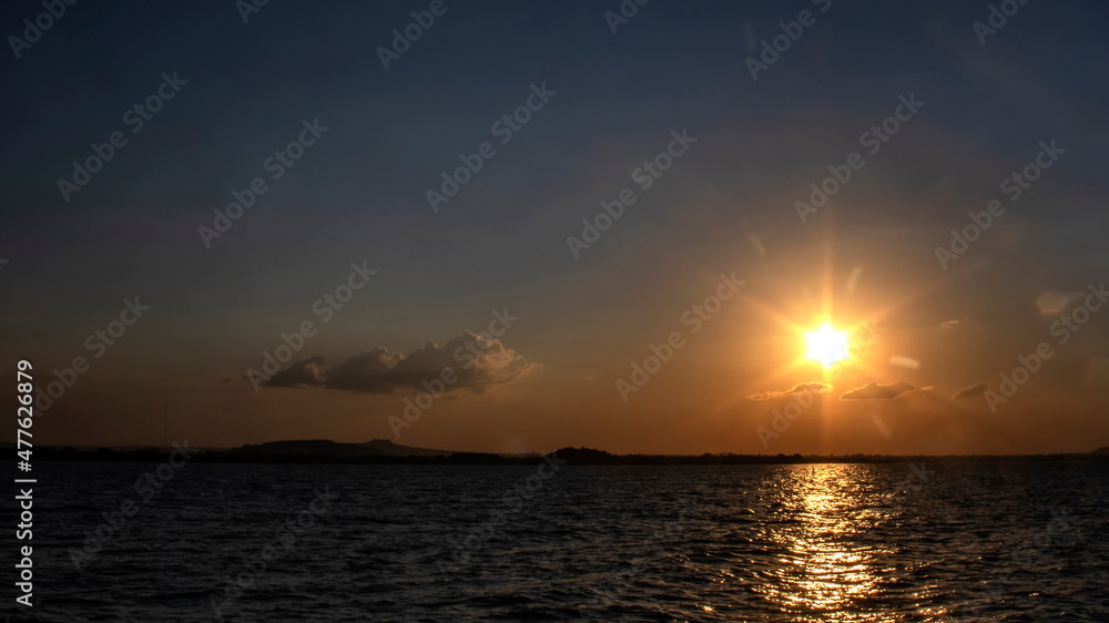 Obraz premium Sonnenuntergang am Tanersee Äthiopien
