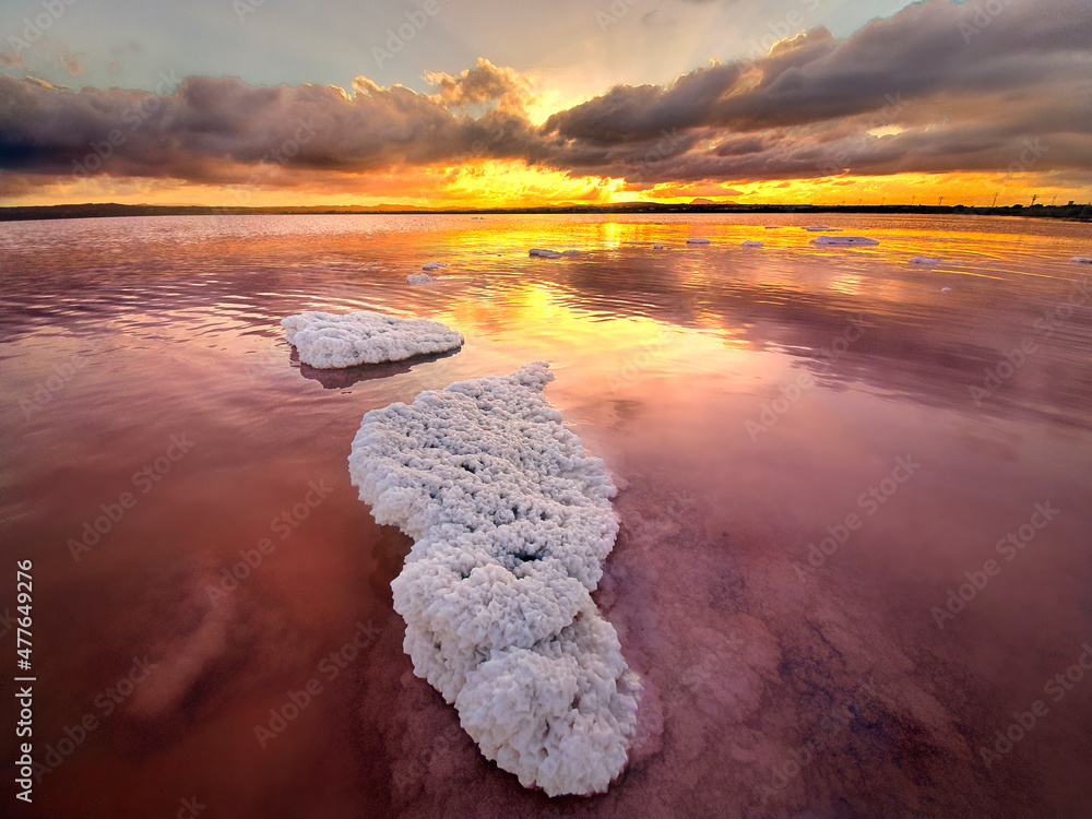 Vega Baja del Segura - Torrevieja - Salinas de Torrevieja, un lago salado aun en verano nos muestra un gélido paisaje de hielo y nieve.