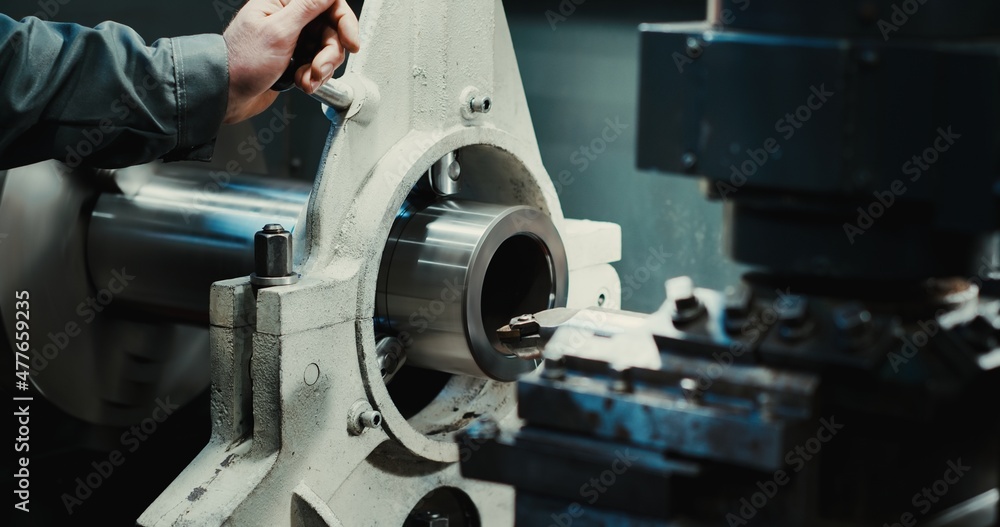 The work of a lathe for cutting metal parts of the shaft with cutting tools. The process of setting up metalworking on a lathe.