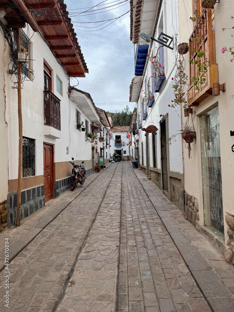 narrow street in the old town of Cuzco