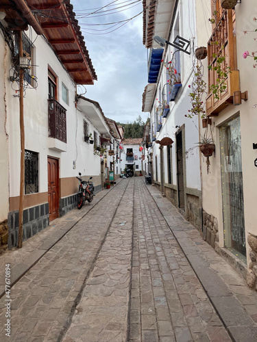 narrow street in the old town of Cuzco