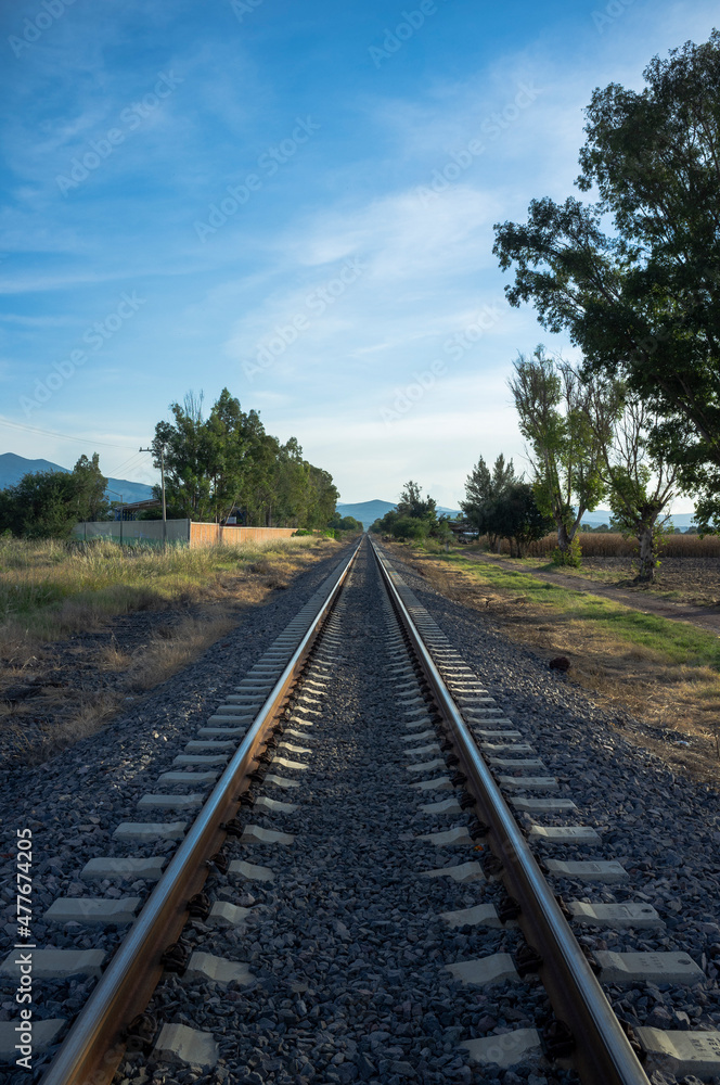 Vías del tren en Charco Largo, Guanajuato. Vías del tren en Charco Largo, Guanajuato.