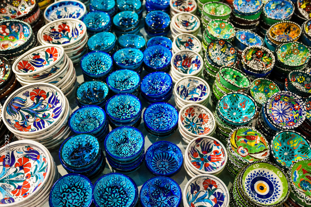 Turkish colorful ceramics on the Istanbul Grand Bazaar