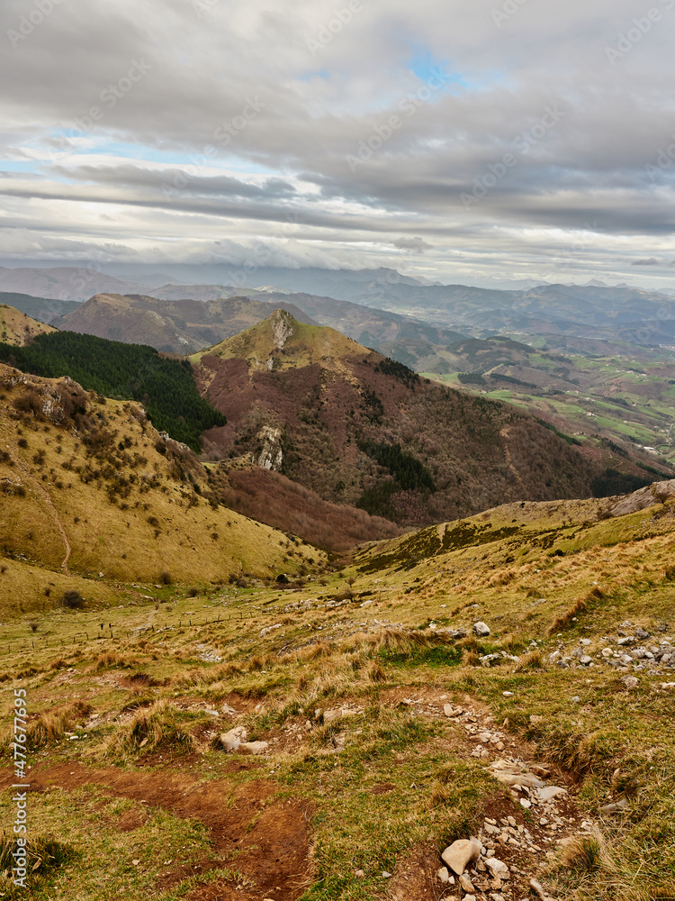 Fototapeta premium Subida a Larrunarri Txindoki