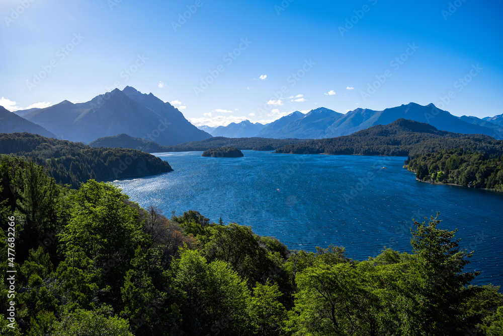 Vistas del famoso circuito chico de Bariloche y sus lagos