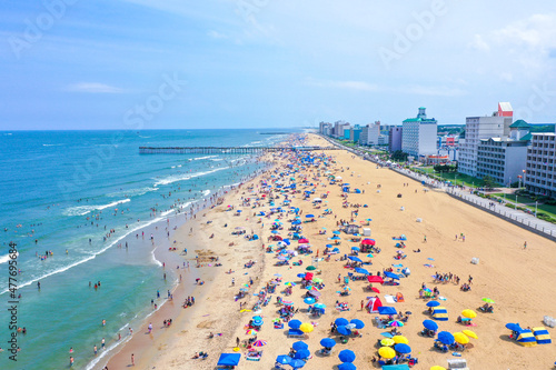 Aerial view of a crowded beach at the Virginia Beach ocean front looking south Fototapet