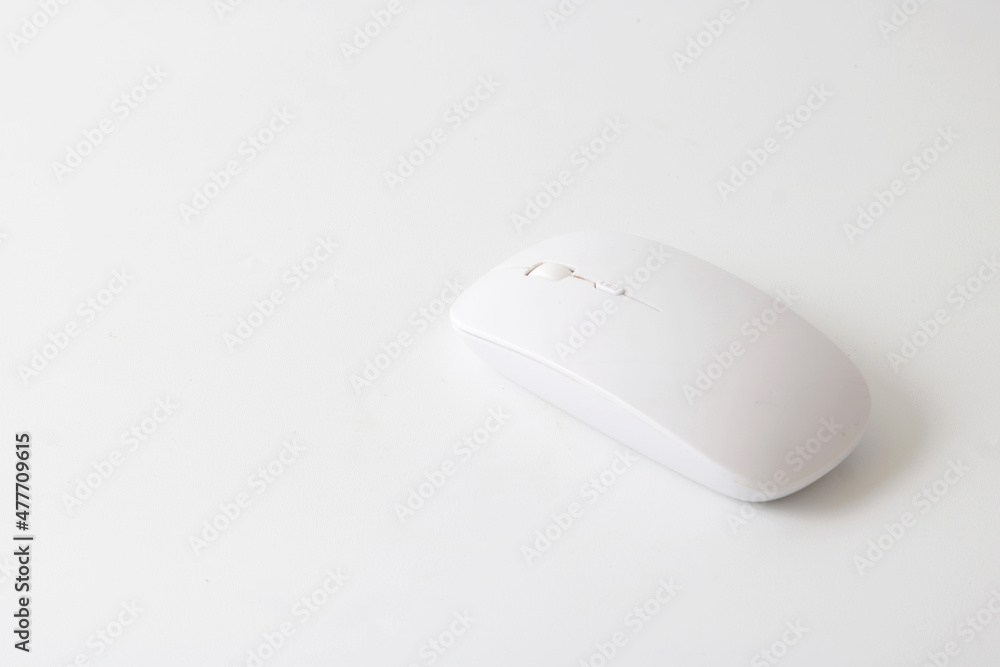A white and minimalistic wireless mouse with 2 buttons and 1 scrollwheel
A white and minimalistic wireless mouse with 2 buttons and 1 scrollwheel