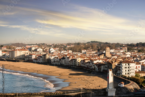 Paysage de Saint-Jean-de-Luz et son littoral vu d'en haut