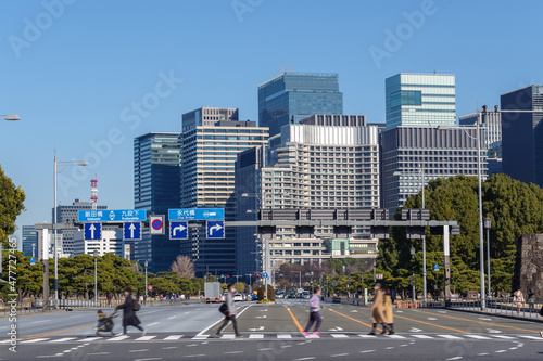 Obraz na plátně 祝田橋交差点の風景。　大手町の建物を望む