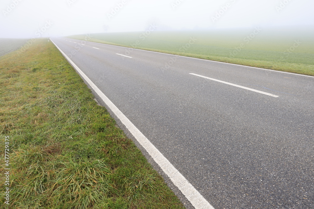 Fototapeta premium landstrasse im herbst