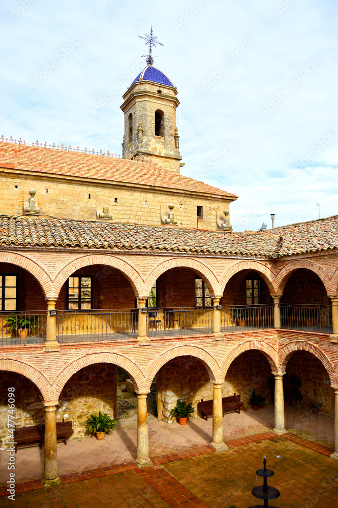 Patio de la Colegiata de Santiago en Castellar, provincia de Jaén, Andalucía, España